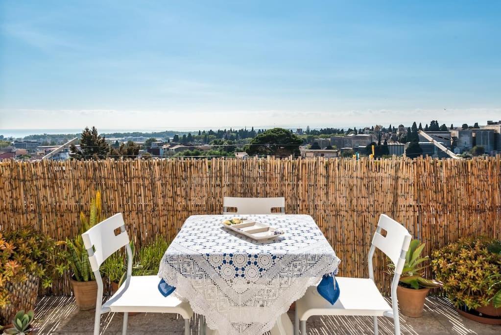 Top Floor Apartment Near Historic Fortino Catania Bagian luar foto