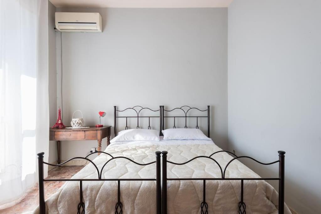 Top Floor Apartment Near Historic Fortino Catania Bagian luar foto