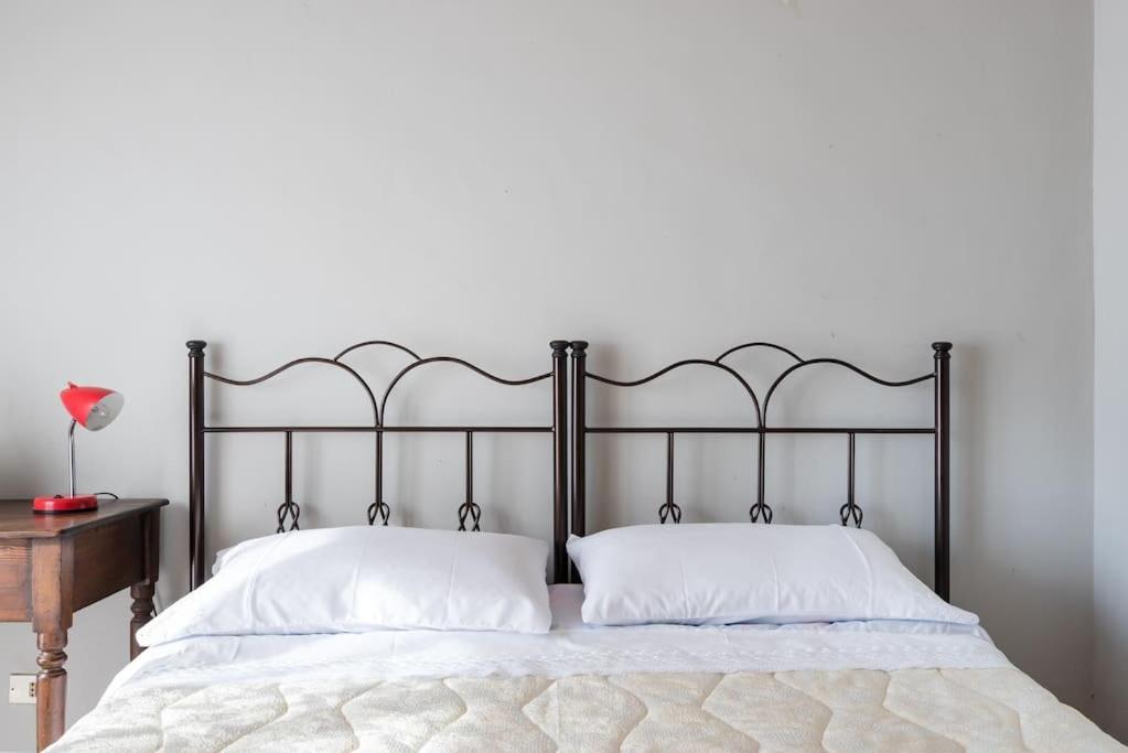 Top Floor Apartment Near Historic Fortino Catania Bagian luar foto